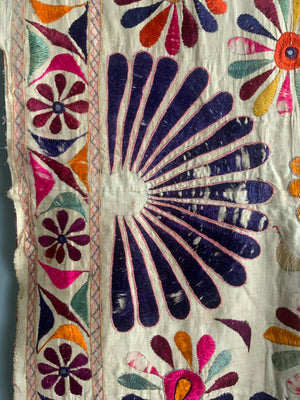Indian Gujarat embroidery (146 x 125cm)