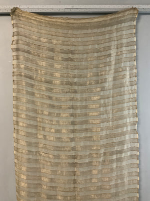 Silk and lamé (202 x 104cm)