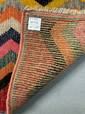 Gabbeh rug with zigzag design (140 x 94cm)