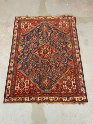 Qasgai antique rug with medallion (192 x 143cm)