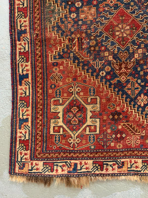 Qasgai antique rug with medallion (192 x 143cm)