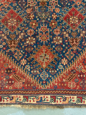 Qasgai antique rug with medallion (192 x 143cm)
