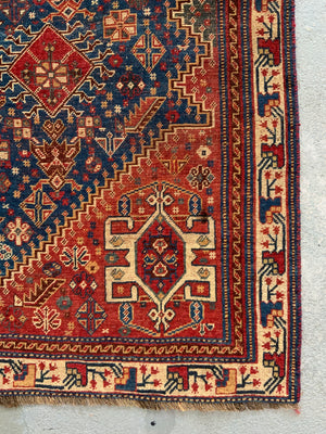 Qasgai antique rug with medallion (192 x 143cm)