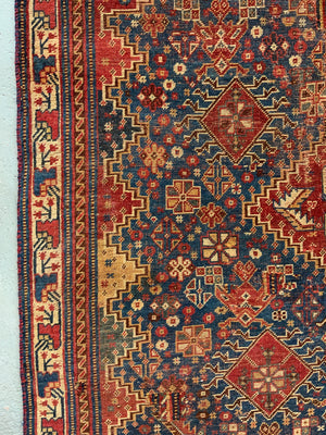 Qasgai antique rug with medallion (192 x 143cm)