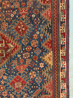 Qasgai antique rug with medallion (192 x 143cm)