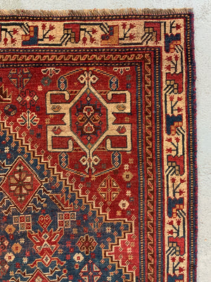 Qasgai antique rug with medallion (192 x 143cm)