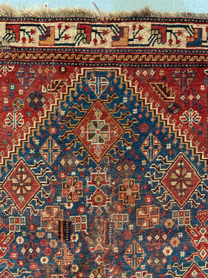 Qasgai antique rug with medallion (192 x 143cm)