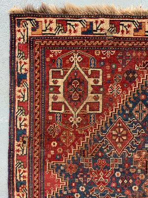 Qasgai antique rug with medallion (192 x 143cm)