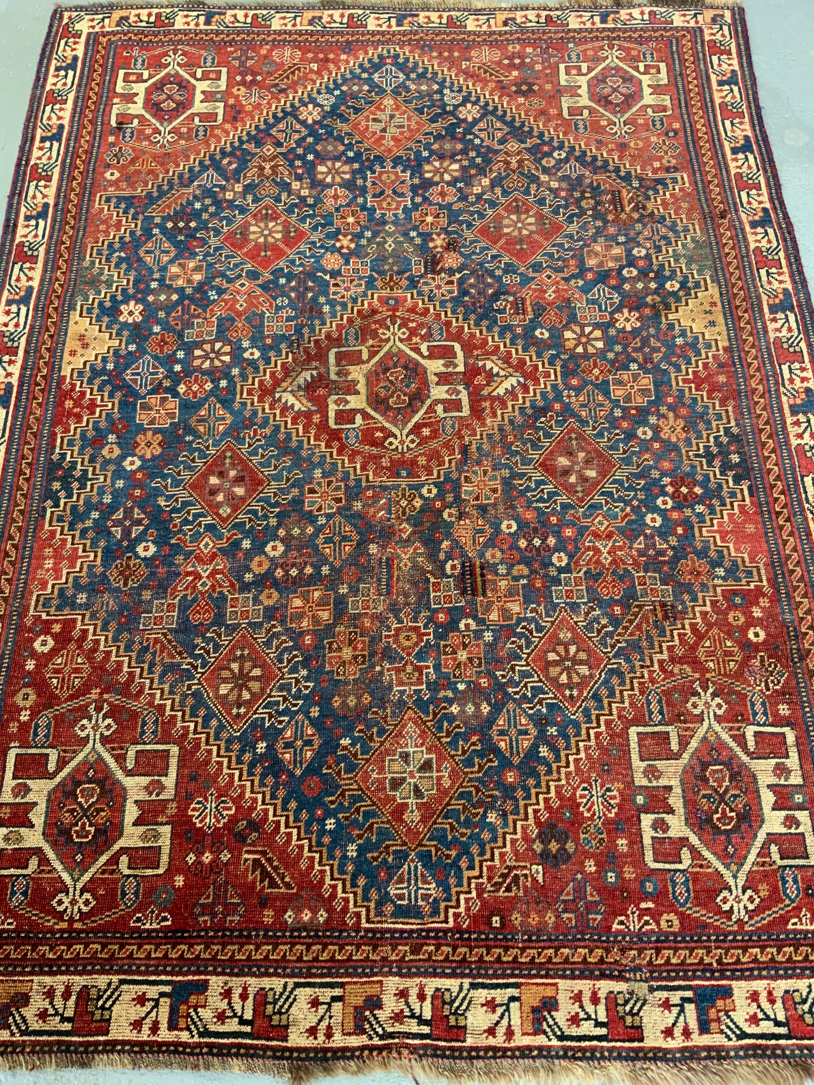 Qasgai antique rug with medallion (192 x 143cm)