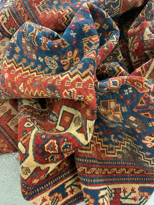 Qasgai antique rug with medallion (192 x 143cm)