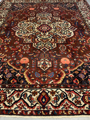 Bactiari medallion carpet (399 x 319cm)