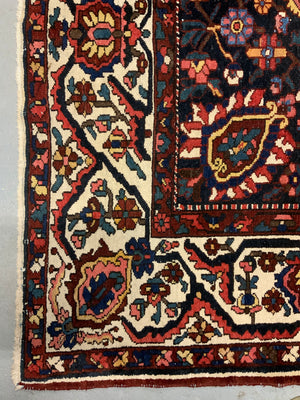 Bactiari medallion carpet (399 x 319cm)