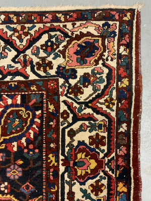 Bactiari medallion carpet (399 x 319cm)