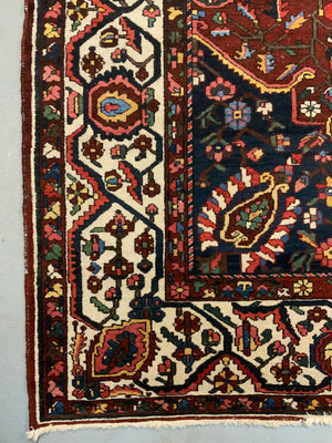 Bactiari medallion carpet (399 x 319cm)