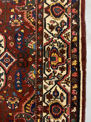 Bactiari medallion carpet (399 x 319cm)