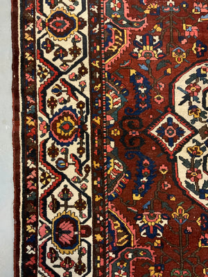 Bactiari medallion carpet (399 x 319cm)