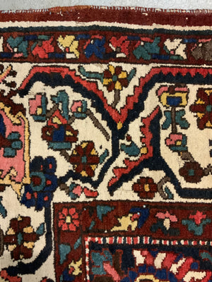 Bactiari medallion carpet (399 x 319cm)