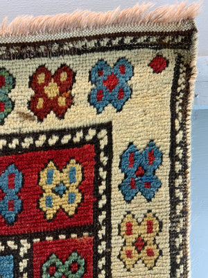 Caucasian Shirvan antique rug (211 x 106cm)
