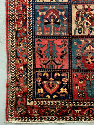 Bactiar rug with compartmental design (196 x 139cm)