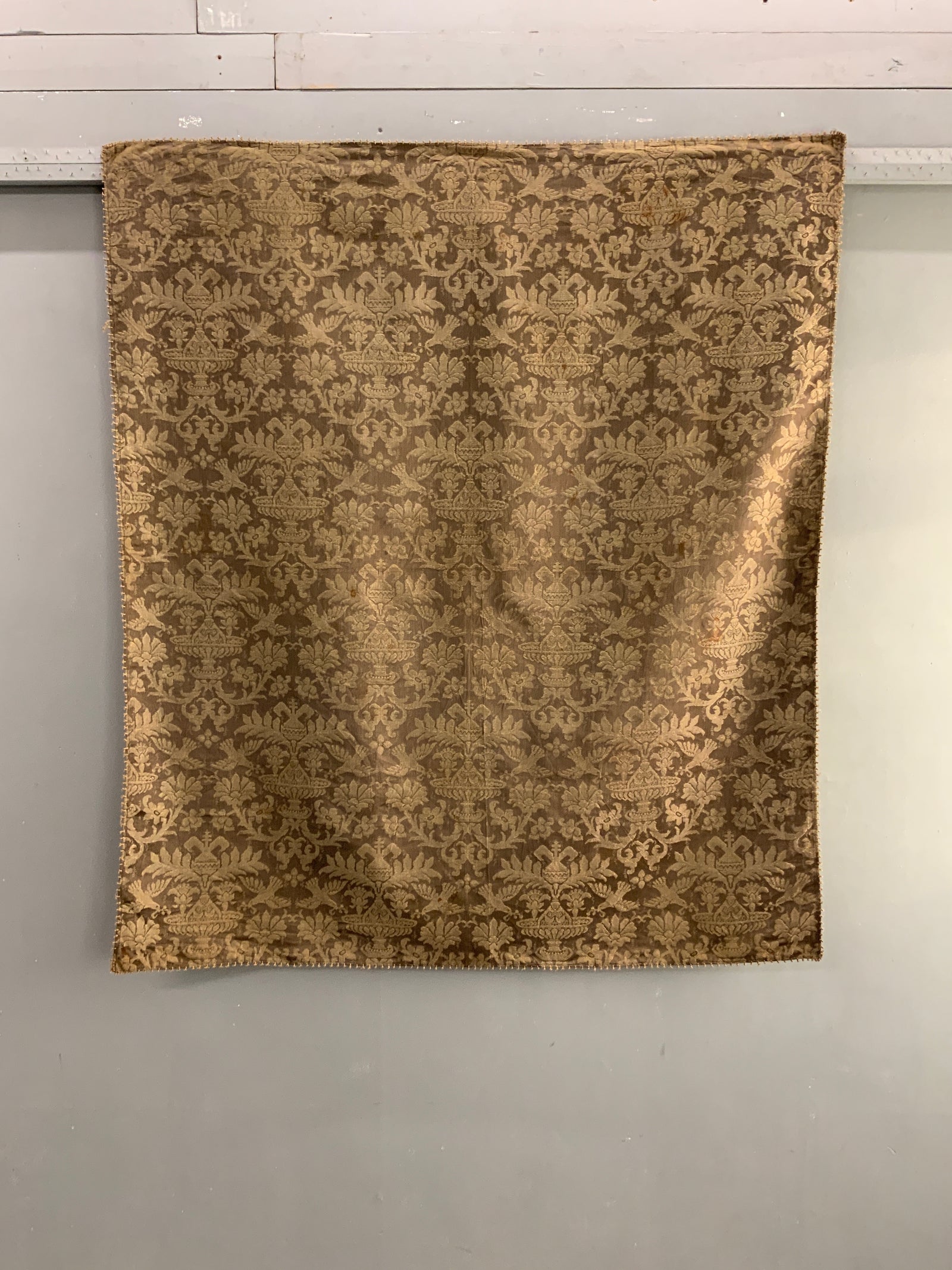 Italian silk vintage damask (145 x 127cm)
