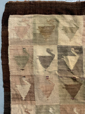 Peruvian / Equadorian tapestry rug (145 x 114cm)