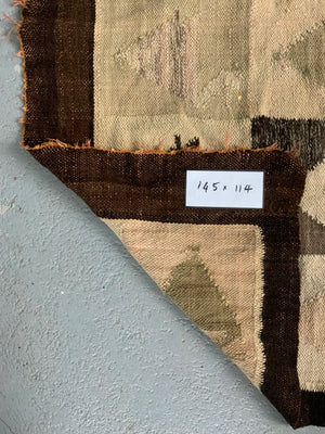 Peruvian / Equadorian tapestry rug (145 x 114cm)