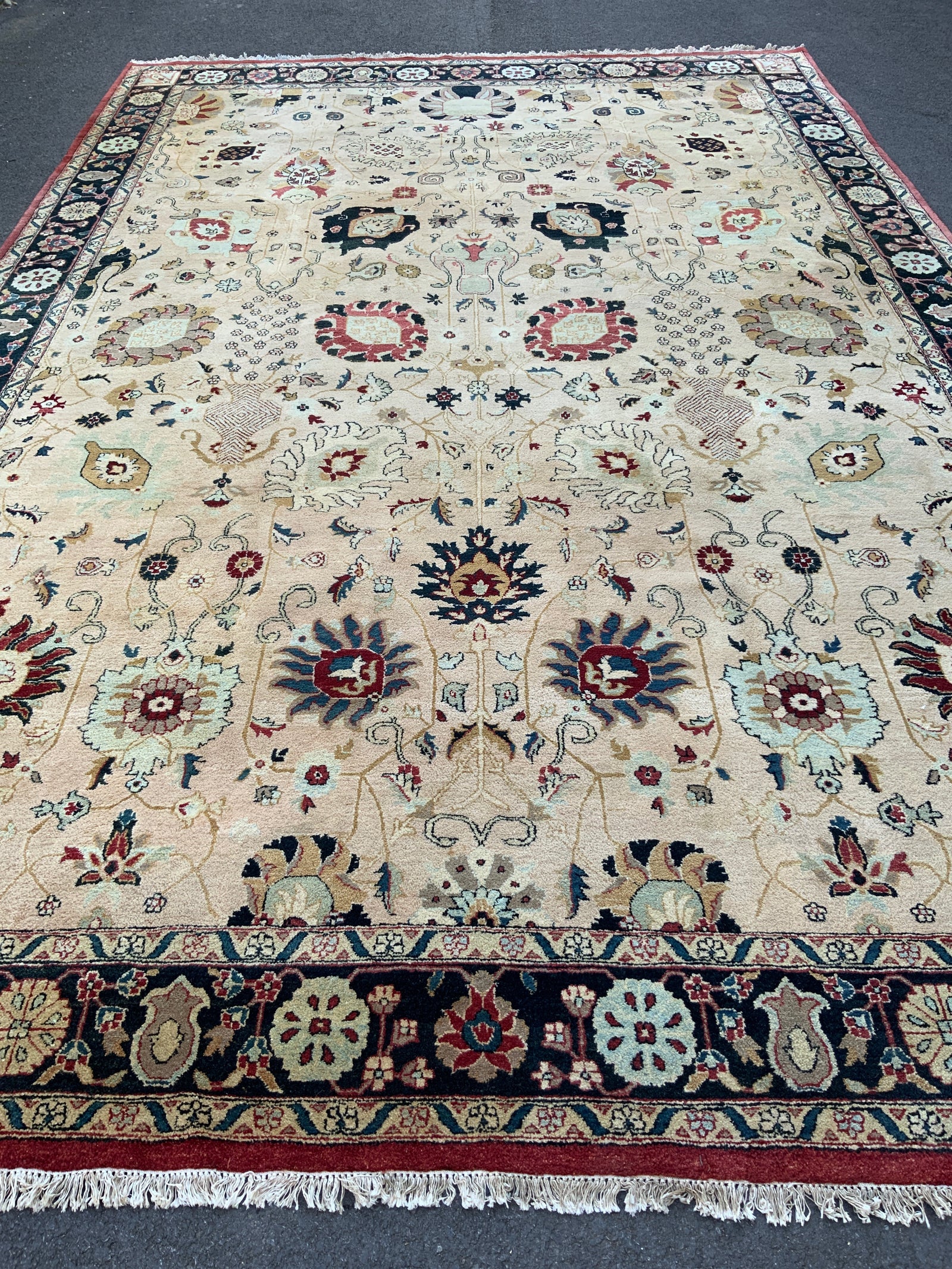 Indian modern oversize carpet (550 x 360cm)