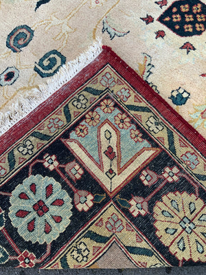 Indian modern oversize carpet (550 x 360cm)