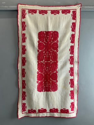 Hungarian embroidery (165 x 89cm)