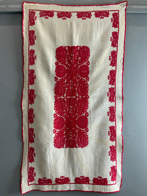 Hungarian embroidery (165 x 89cm)