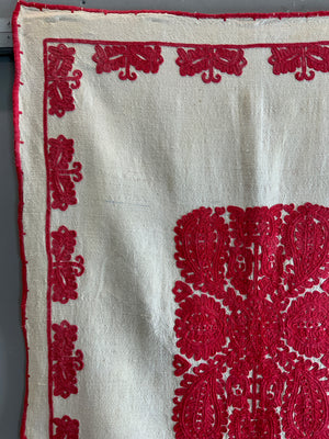 Hungarian embroidery (165 x 89cm)