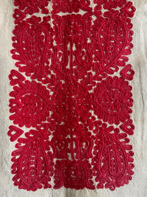 Hungarian embroidery (165 x 89cm)