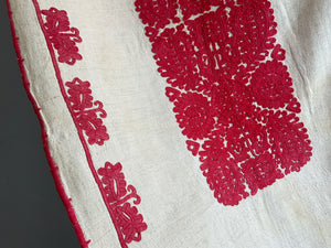 Hungarian embroidery (165 x 89cm)