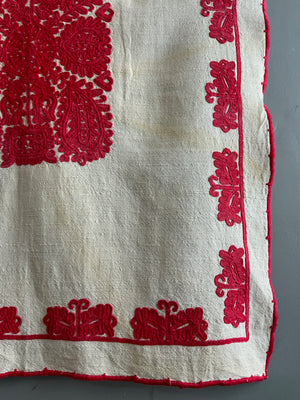 Hungarian embroidery (165 x 89cm)