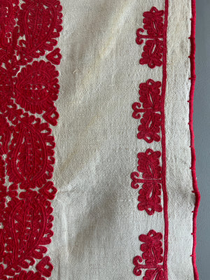 Hungarian embroidery (165 x 89cm)