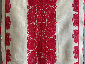 Hungarian embroidery (165 x 89cm)