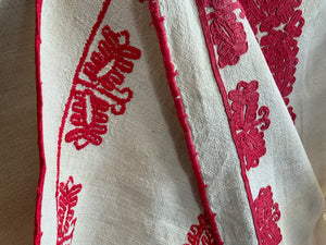 Hungarian embroidery (165 x 89cm)