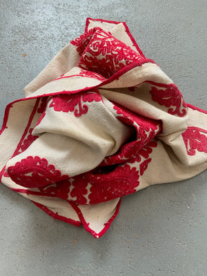 Hungarian embroidery (165 x 89cm)