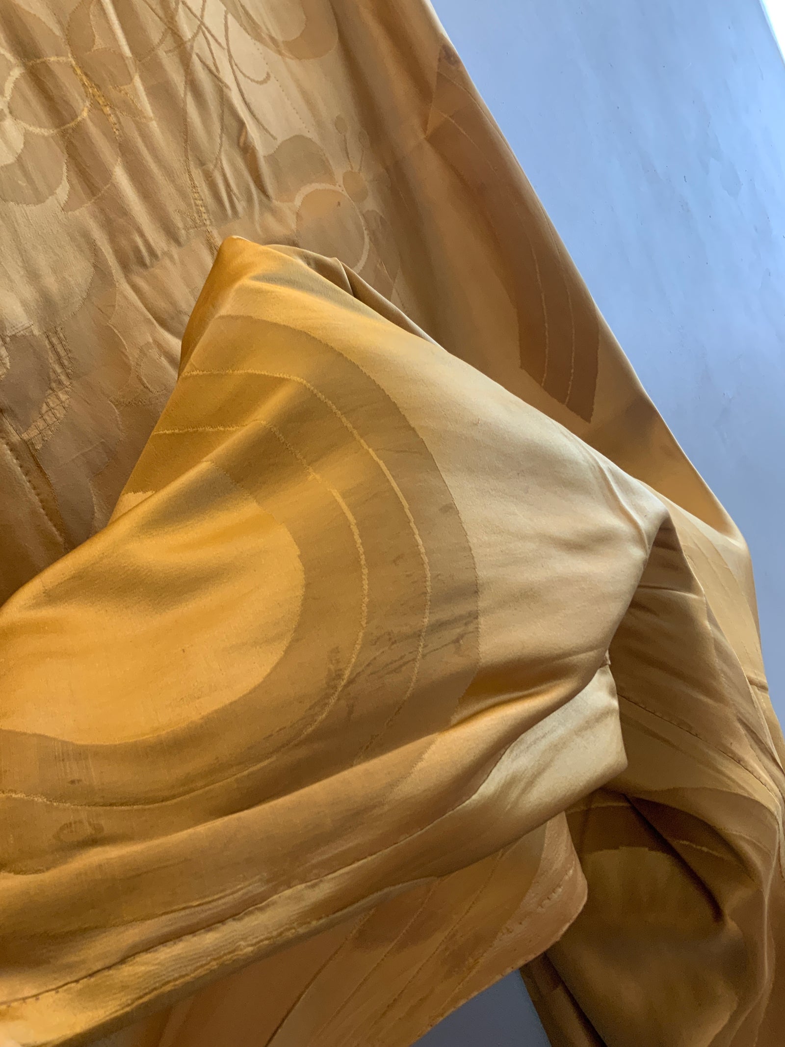 Golden Art deco lined silk drape with tassels (254 x 174cm)