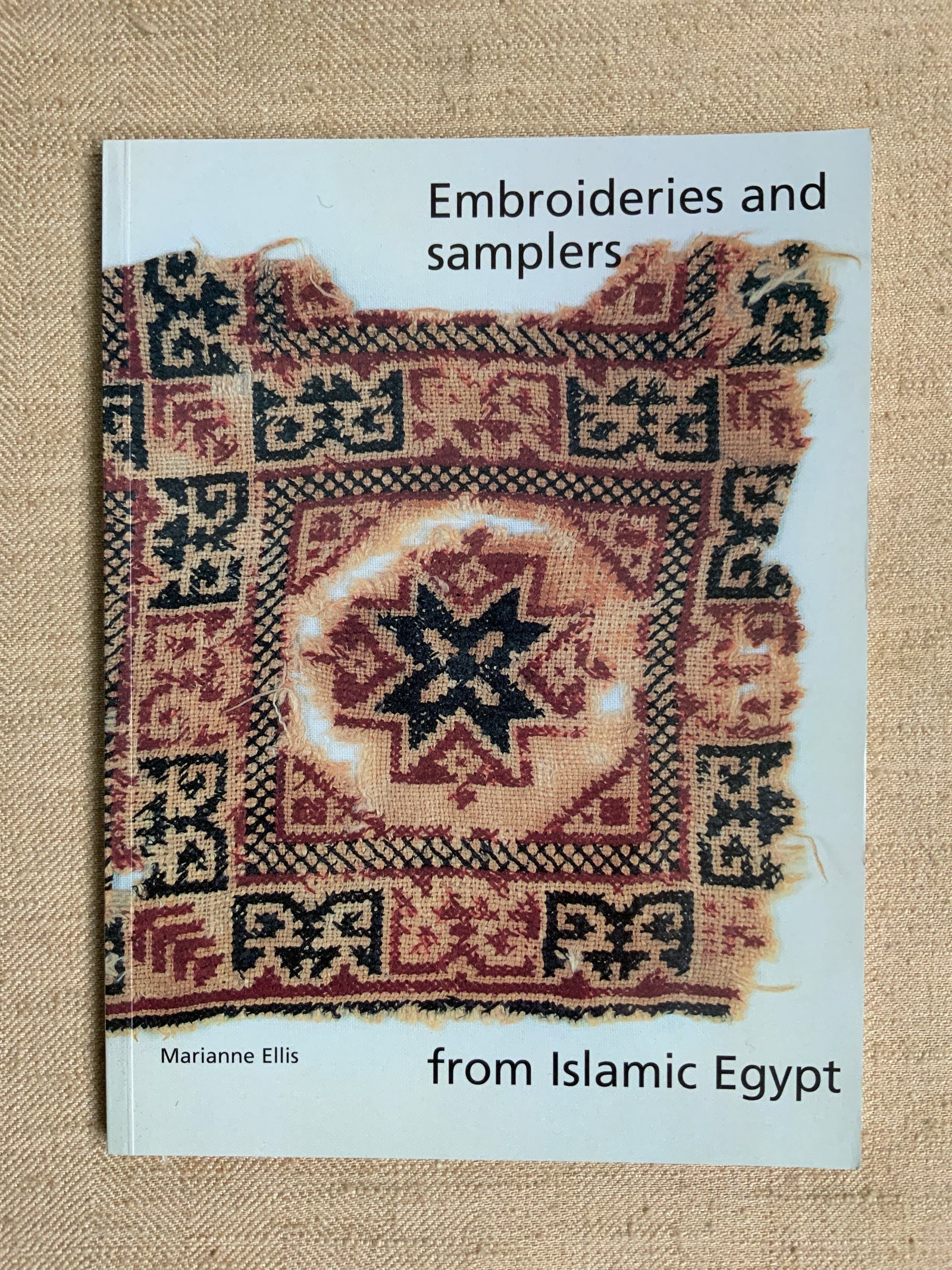 Ellis, Marianne : EMBROIDERIES AND SAMPLERS FROM ISLAMIC EGYPT.…