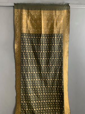 Indian green sari / saree with yellow gold brocade (500 x 115cm)