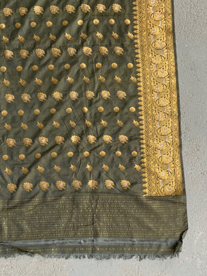 Indian green sari / saree with yellow gold brocade (500 x 115cm)