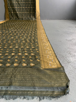 Indian green sari / saree with yellow gold brocade (500 x 115cm)