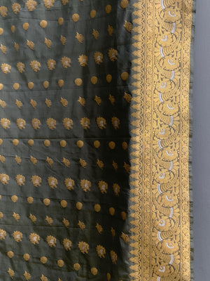 Indian green sari / saree with yellow gold brocade (500 x 115cm)