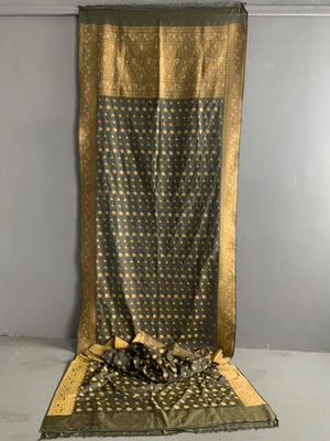 Indian green sari / saree with yellow gold brocade (500 x 115cm)