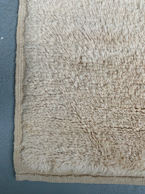 Turkish vintage Karapinar tulu rug in plain undyed wool (274 x 136cm)