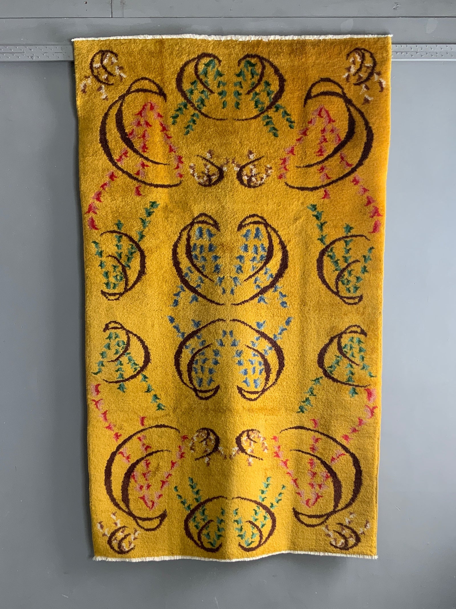 Turkish vintage Müren Isparta rug (202 x 120cm)