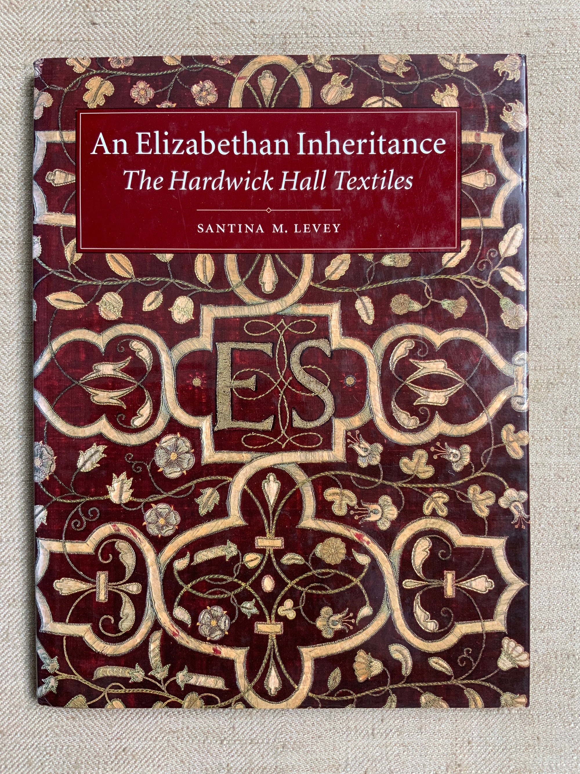 An Elizabethan Inheritance. Levey, Santina.