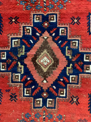 Afshar medallion rug (211 x 150cm)