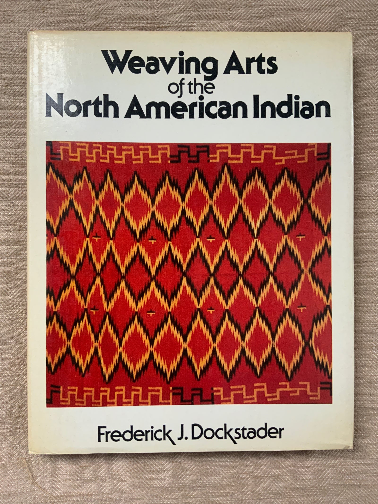 Dockstader, Frederick J. : Weaving arts of the N American Indian